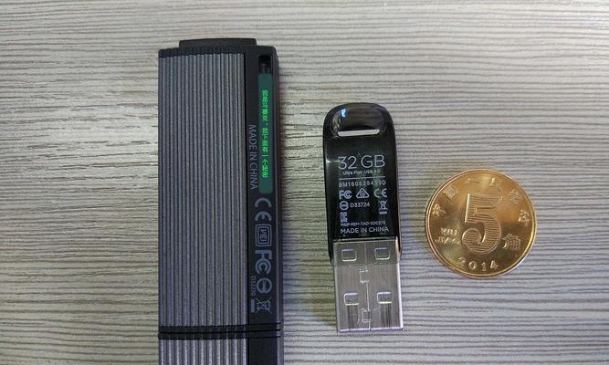 东芝U盘32G的性能和使用体验（高速稳定的数据传输，带您畅享便携存储）